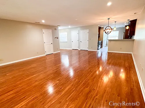 3471 Forestoak Court- 2bd 3ba condo with home office! Private balcony - 2 car garage- Hyde Park a... — Photo 4