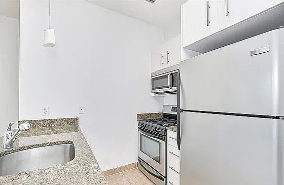 3rd image of 110 4th Ave APT 8D