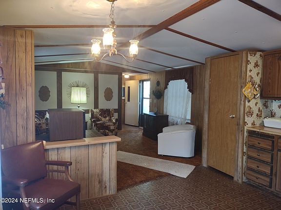 5th image of 157 SILVER LAKE Drive