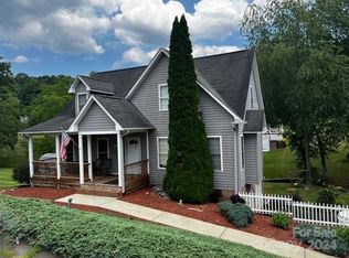 174 Canaan Dr, Candler, NC 28715