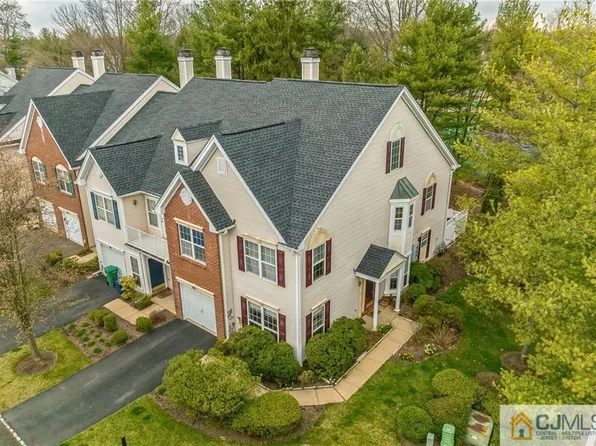 10 Wayne Ct #1005, Plainsboro, NJ 08536