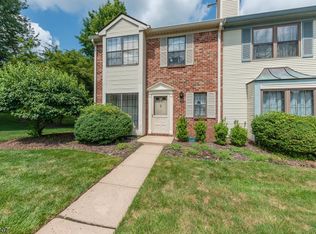 13 Tracy Ct, Franklin Park, NJ 08823
