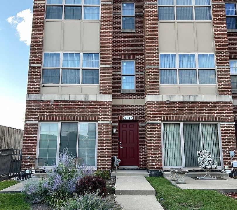 1st image of 1815 Riverwoods Dr