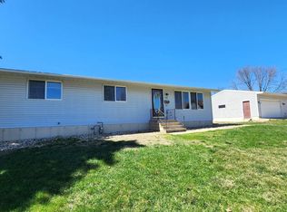 2116 S Massachusetts Ave, Mason City, IA 50401