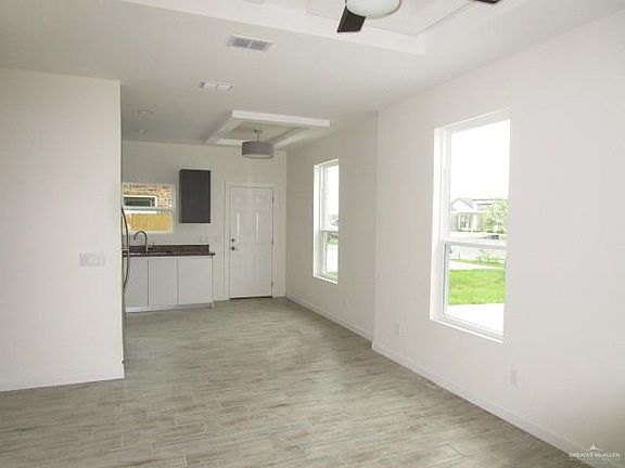 3rd image of 3707 Valeria St