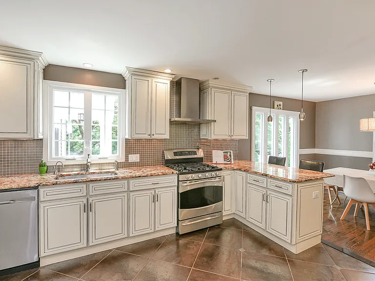 Updated Eat-In Kitchen