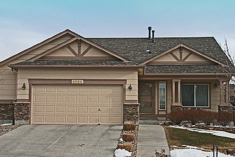 Front - 2 1/2 Car Garage