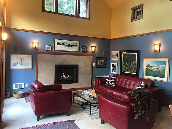 Great room and gas fireplace