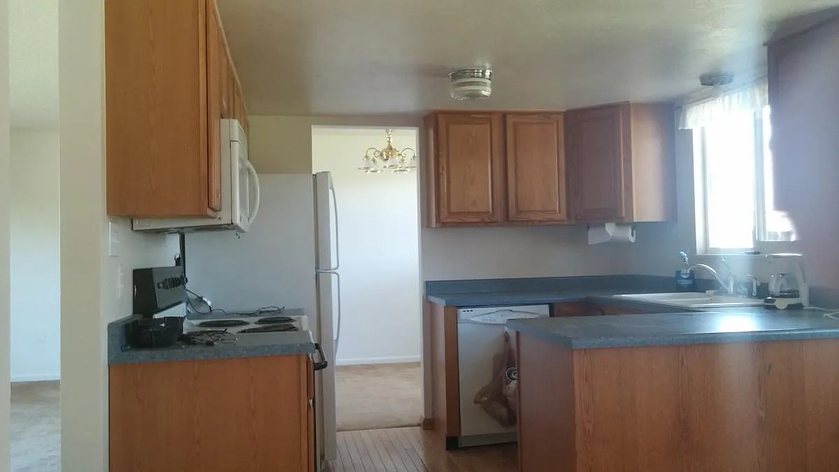 3 bed, 2.5 bath, 2025 sqft, $2,900 — Photo 3