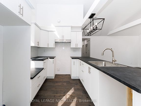 5th image of 212 Holloway Bay Rd S