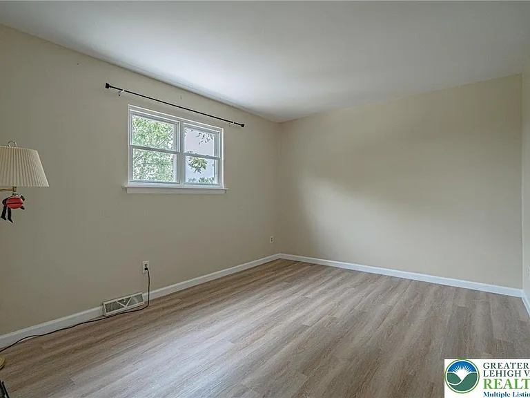 5650 Greens Dr — Photo 20