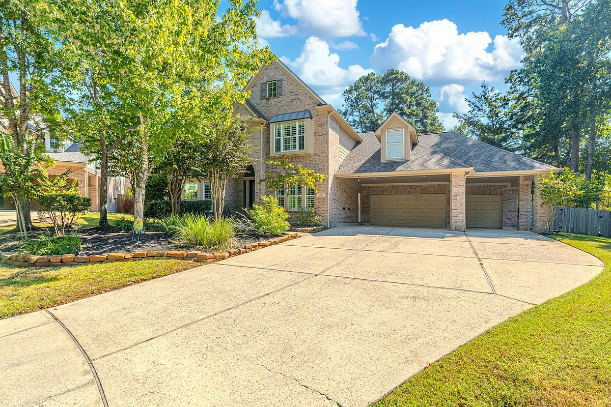 Building Photo - 2 Graylin Woods Pl