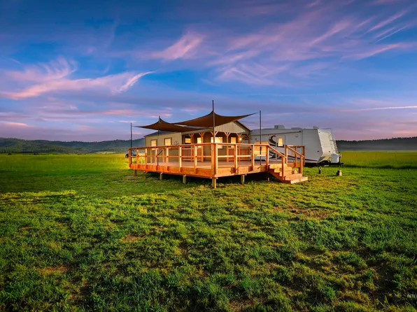 10055 Gatfield Rd, Cascade, ID 83611