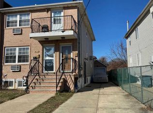147-18 235th St, Rosedale, NY 11422