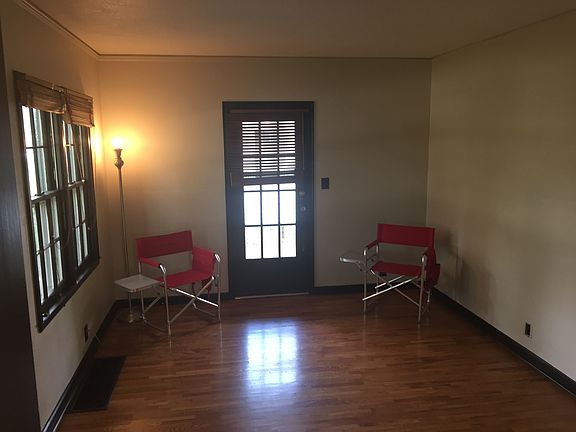 3rd image of 208 S Parker Dr