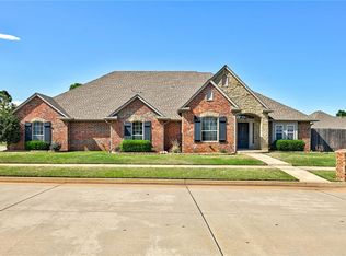 1301 Excalibur Ct, Yukon, OK 73099