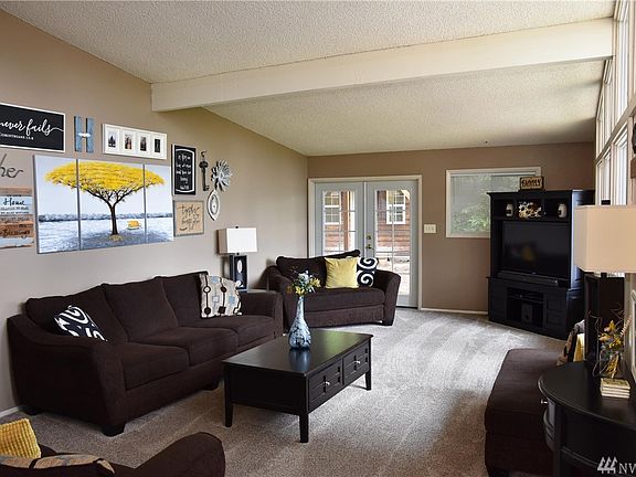 3rd image of 2338 E Lynnwood Dr