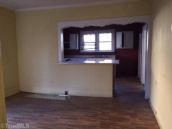 4th image of 110 Short Morgan St