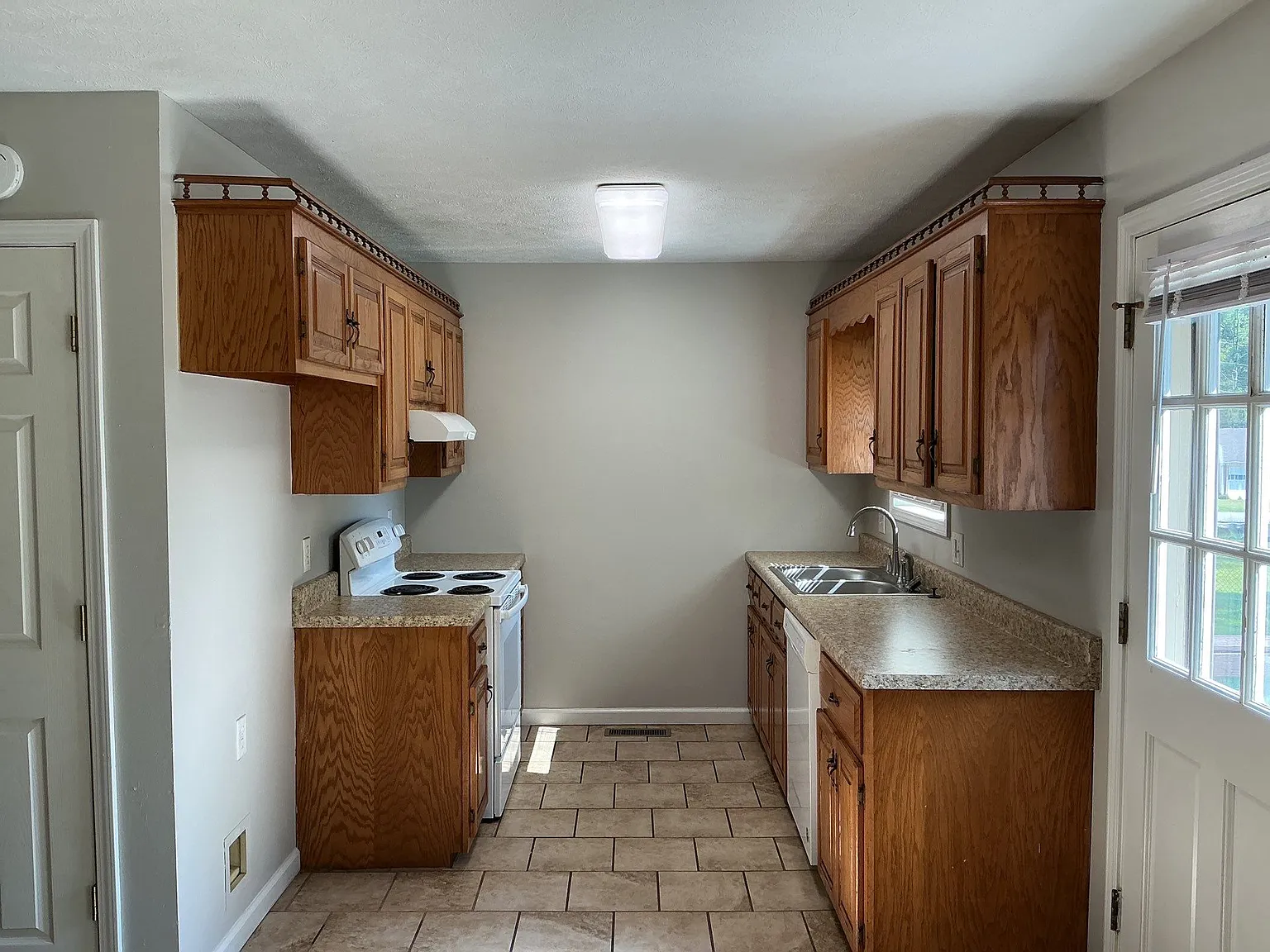 3 bed, 1326 sqft, $1,675 — Photo 2