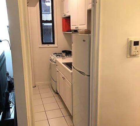 4th image of 107 University Pl #1E8