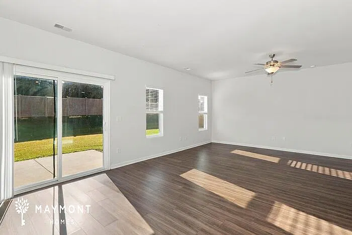 3 bed, 2.0 bath, 1708 sqft, $2,145 — Photo 3
