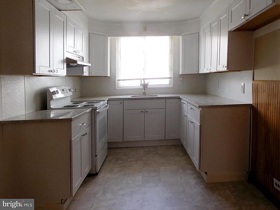 2nd image of 83 E 2nd St