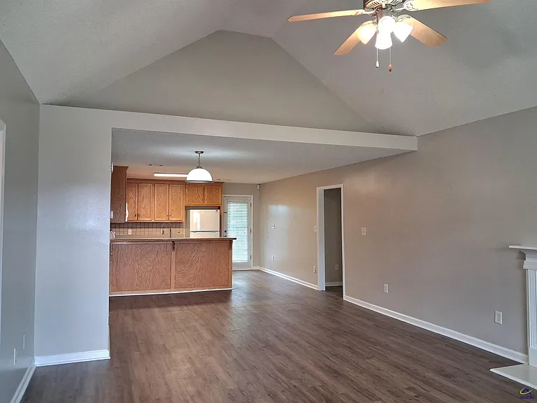 105 Monticello Dr — Photo 5