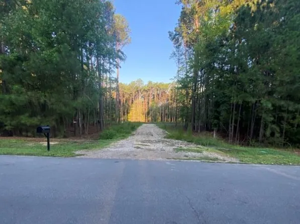 438 Lawnes Neck Dr, Smithfield, VA 23430
