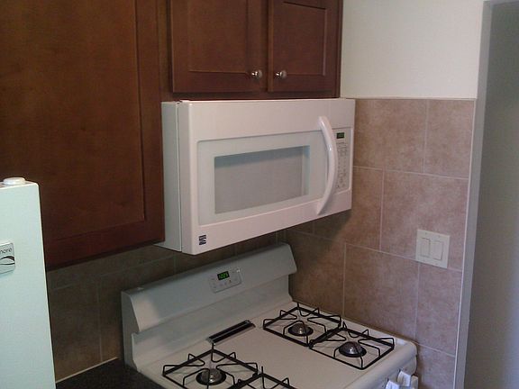 2nd image of 6633 N Sheridan Rd APT 412