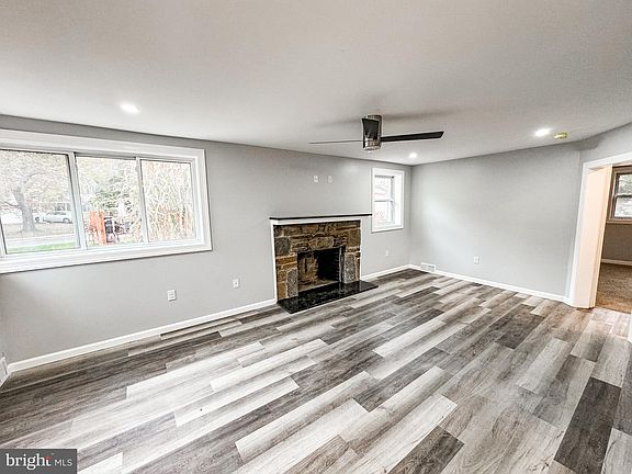 3rd image of 100 Glenhaven Ln