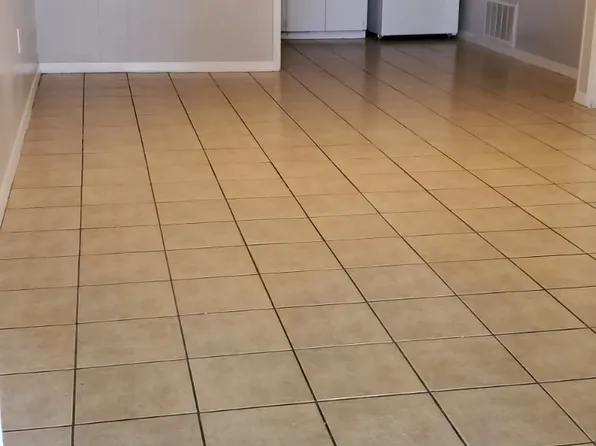 1676 E Hempstead St #2, Giddings, TX 78942