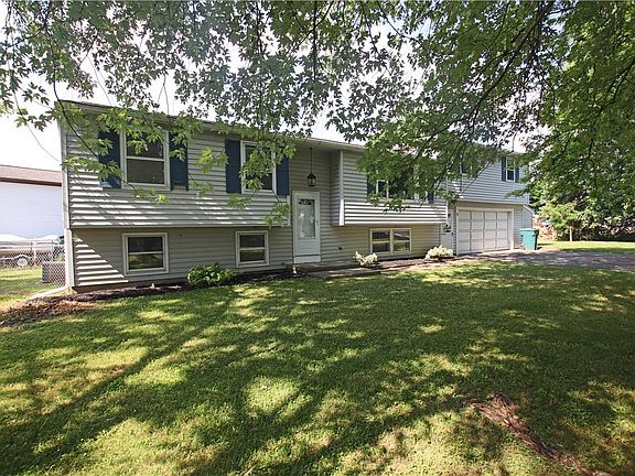 2nd image of 9 Rolling Meadow Dr N