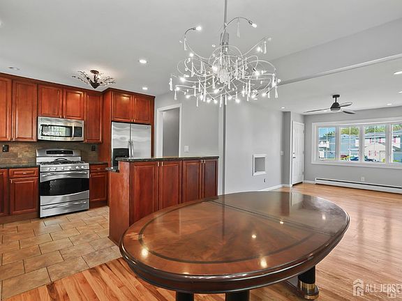 3rd image of 262 Wall St