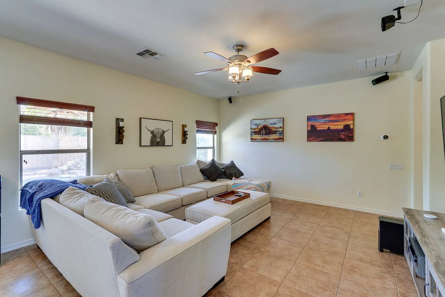 5 bed, 3.0 bath, 3239 sqft, $5,118 — Photo 3