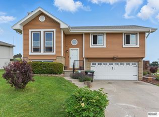 8517 Vernon Ave, Omaha, NE 68134