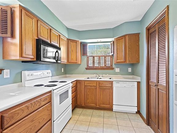 3rd image of 3709 Brandywine Dr