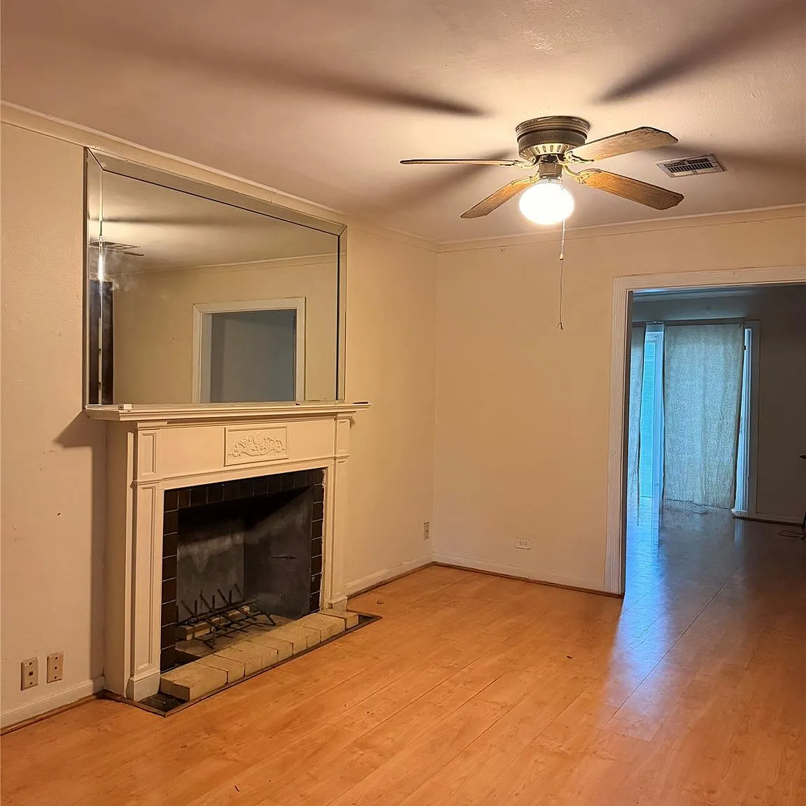 3 bed, 2.0 bath, 1604 sqft, $1,350 — Photo 2