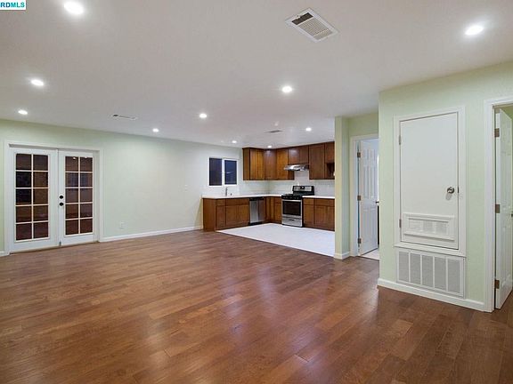 5th image of 3411 Margarita Ave