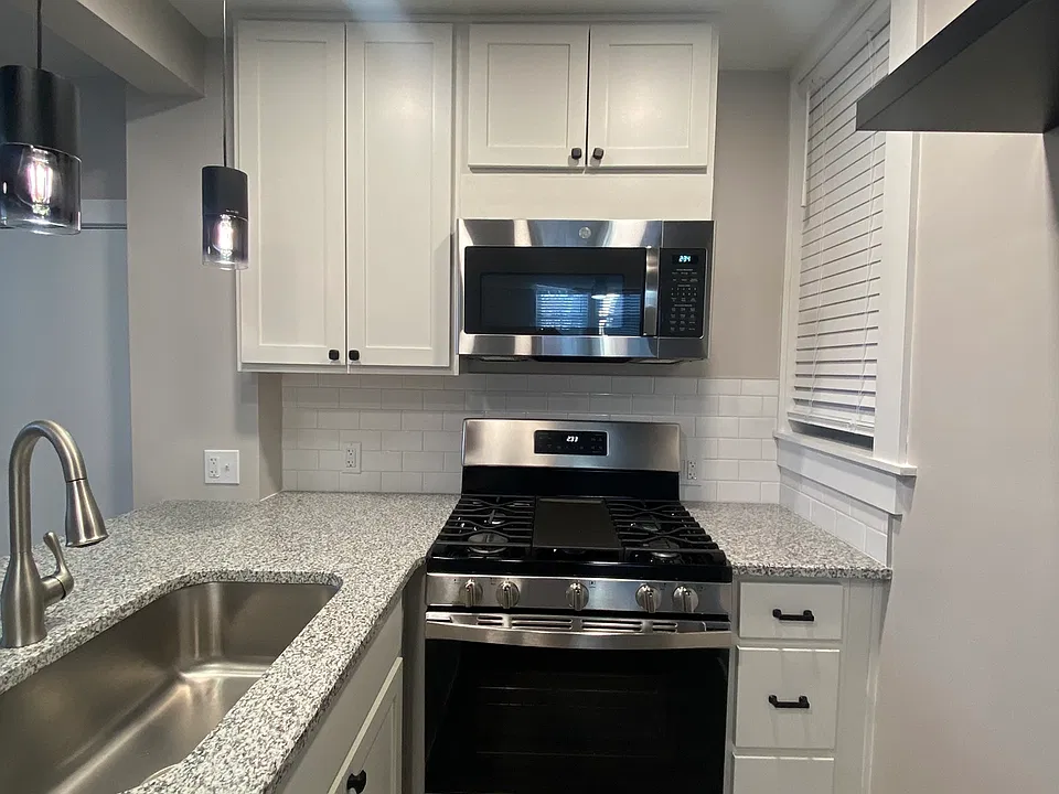 16400-04 Madison Ave