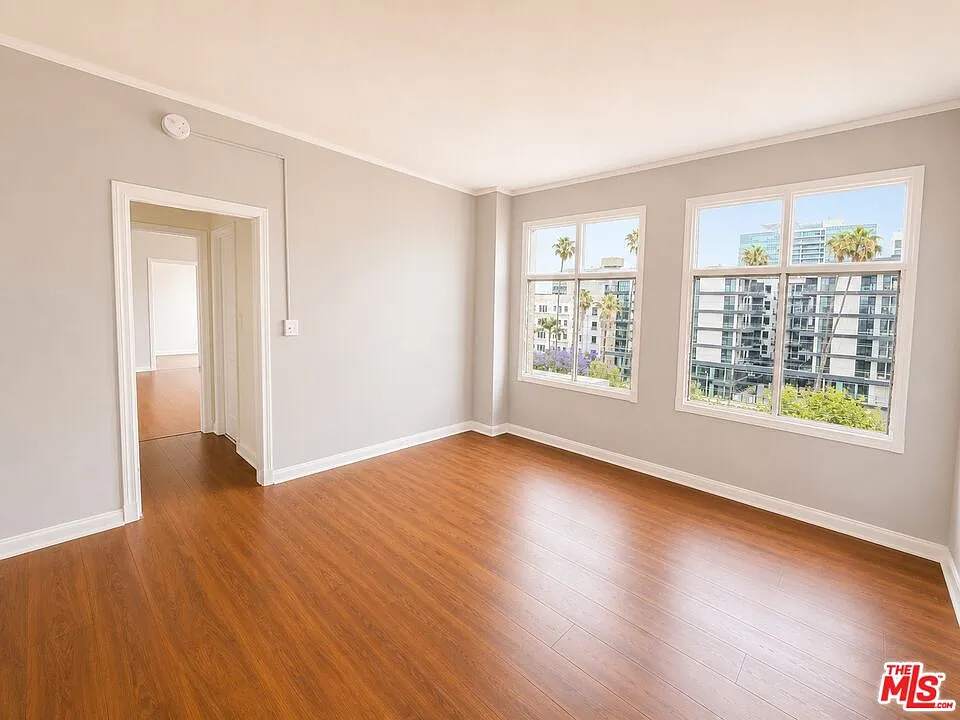 1 bed, 1.0 bath, 1100 sqft, $1,950 — Photo 2