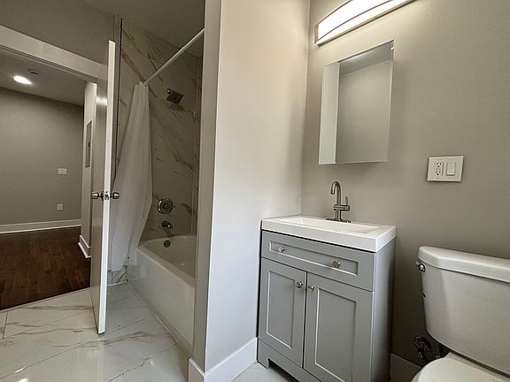 5th image of 1561 Chapel St #F