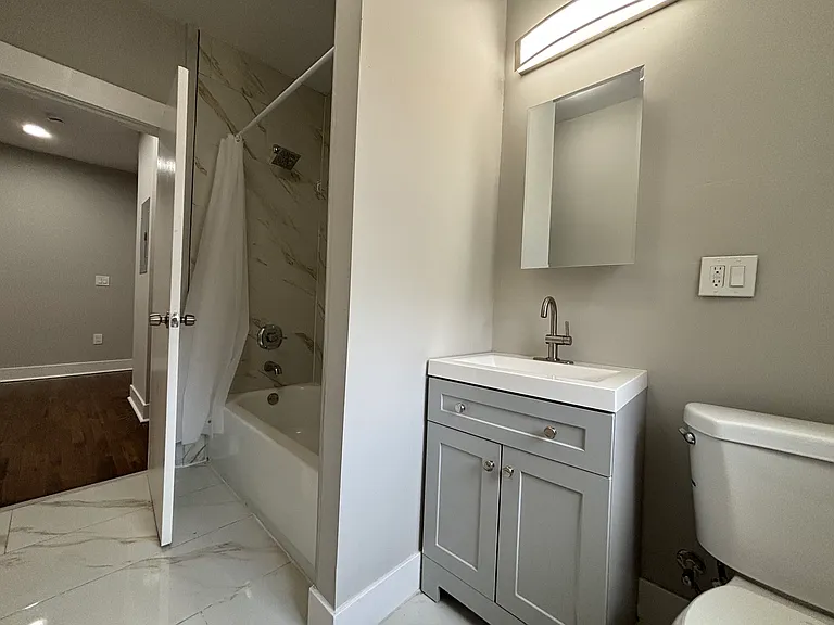 1561 Chapel St #F — Photo 5