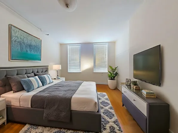 45-44 Vernon Boulevard image 3 of 17