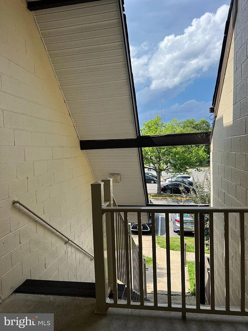 2 bed, 1.5 bath, 1058 sqft, $2,100 — Photo 2