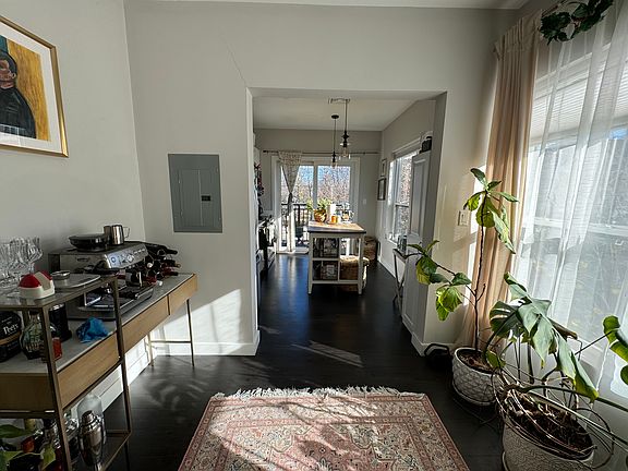 4th image of 999 Hancock St Unit 201