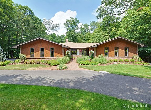 2nd image of 20 Ironwood Ct