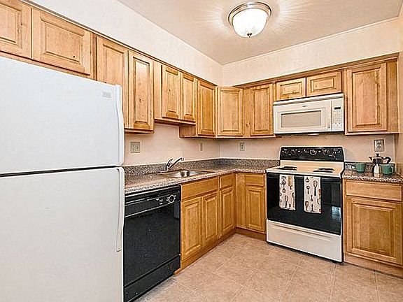 3rd image of 1342 W Wyomissing Blvd #58E
