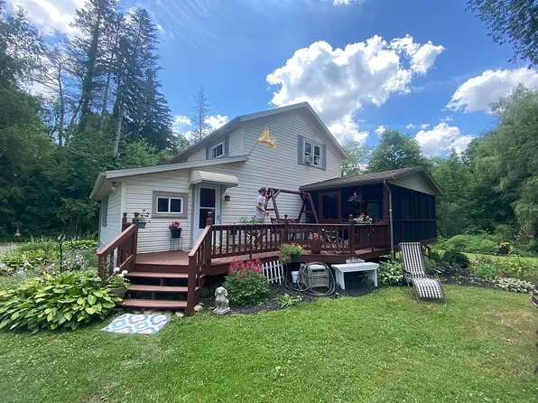 12150 Kile Rd, Chardon, OH 44024