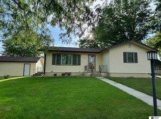 720 S 2nd St, Ceresco, NE 68017
