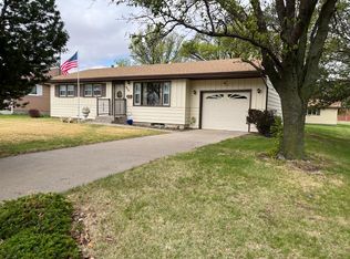 909 N 6th St, Wakeeney, KS 67672